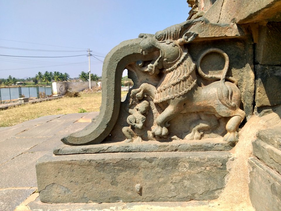 11th_century_Nannesvara_temple,_Lakkundi,_Karnataka_India_-_14