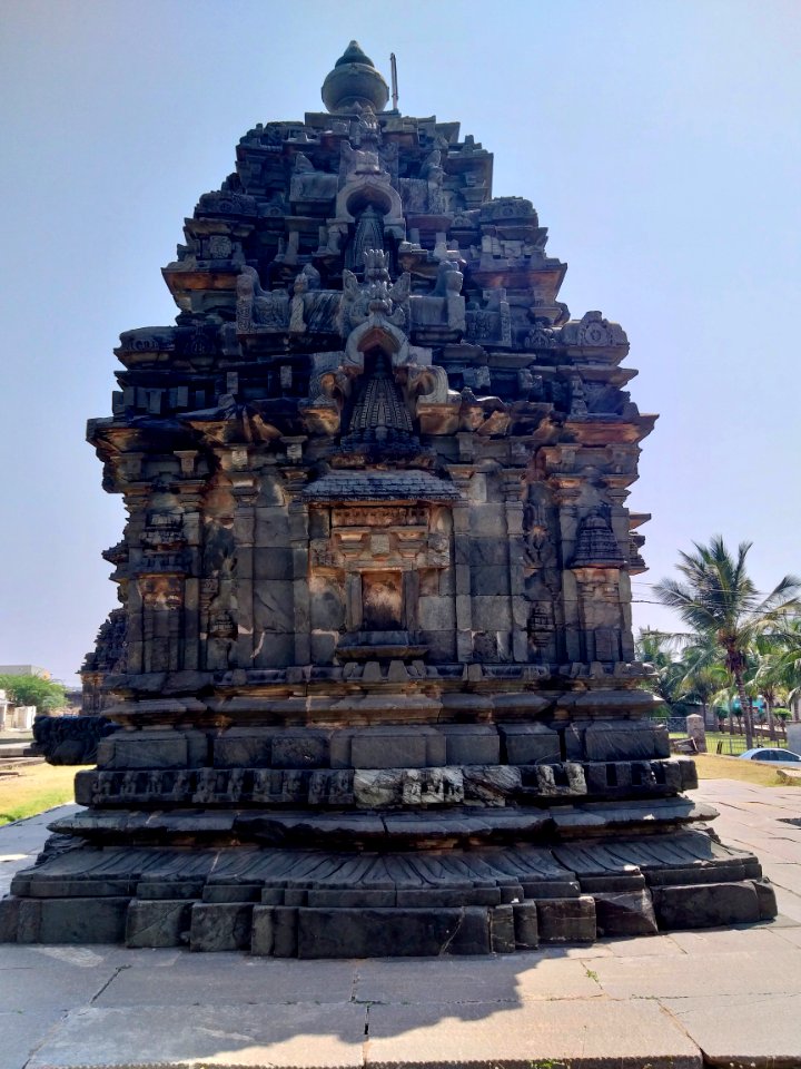 11th_century_Nannesvara_temple,_Lakkundi,_Karnataka_India_-_7