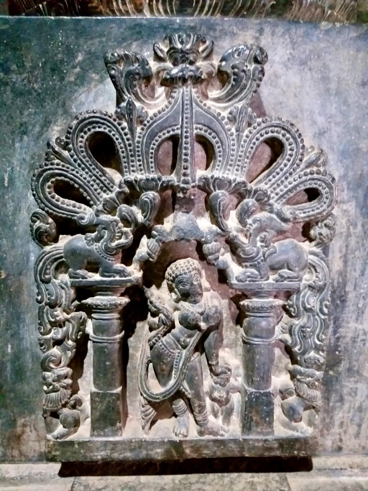 11th_century_Brahma_Jinalaya_temple,_Lakkundi,_Karnataka_India_-_35