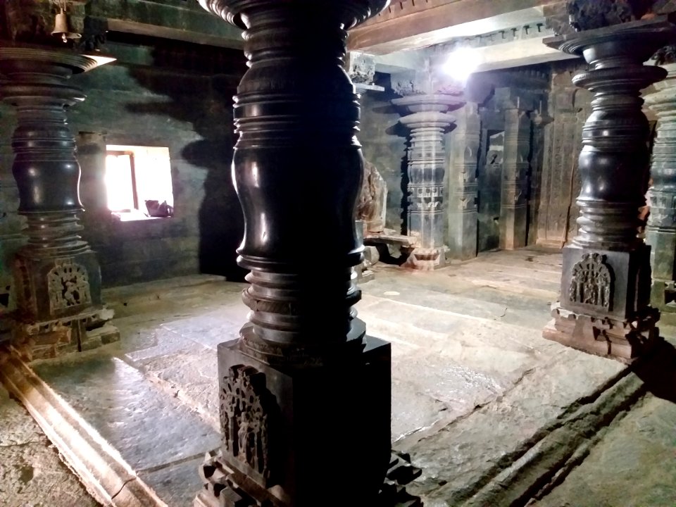 11th_century_Brahma_Jinalaya_temple,_Lakkundi,_Karnataka_India_-_33