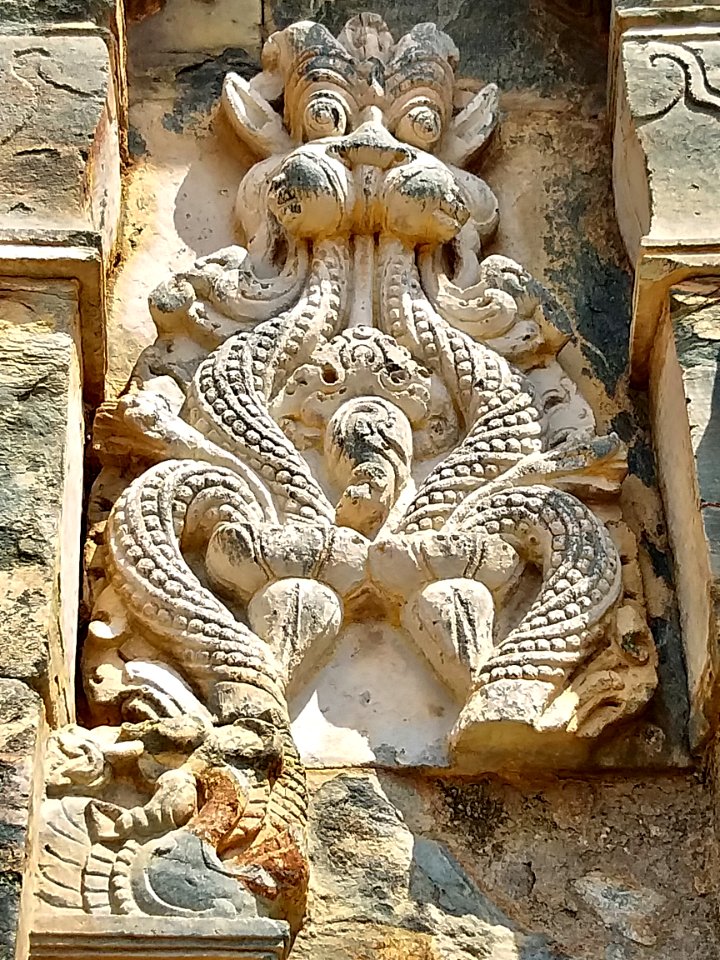 11th_century_Nannesvara_temple,_Lakkundi,_Karnataka_India_-_12
