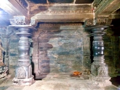 11th_century_Brahma_Jinalaya_temple,_Lakkundi,_Karnataka_India_-_32