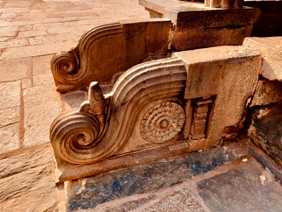 11th_century_Amritesvara_temple,_Annigeri,_Karnataka_India_-_35