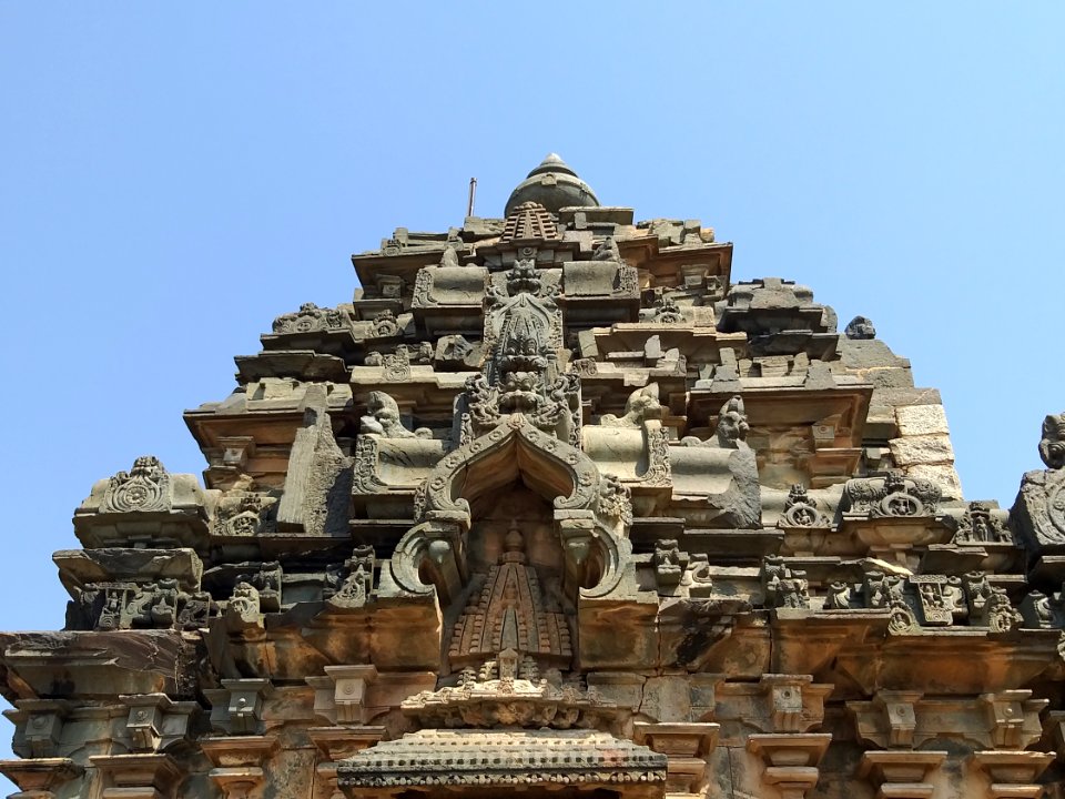 11th_century_Nannesvara_temple,_Lakkundi,_Karnataka_India_-_17