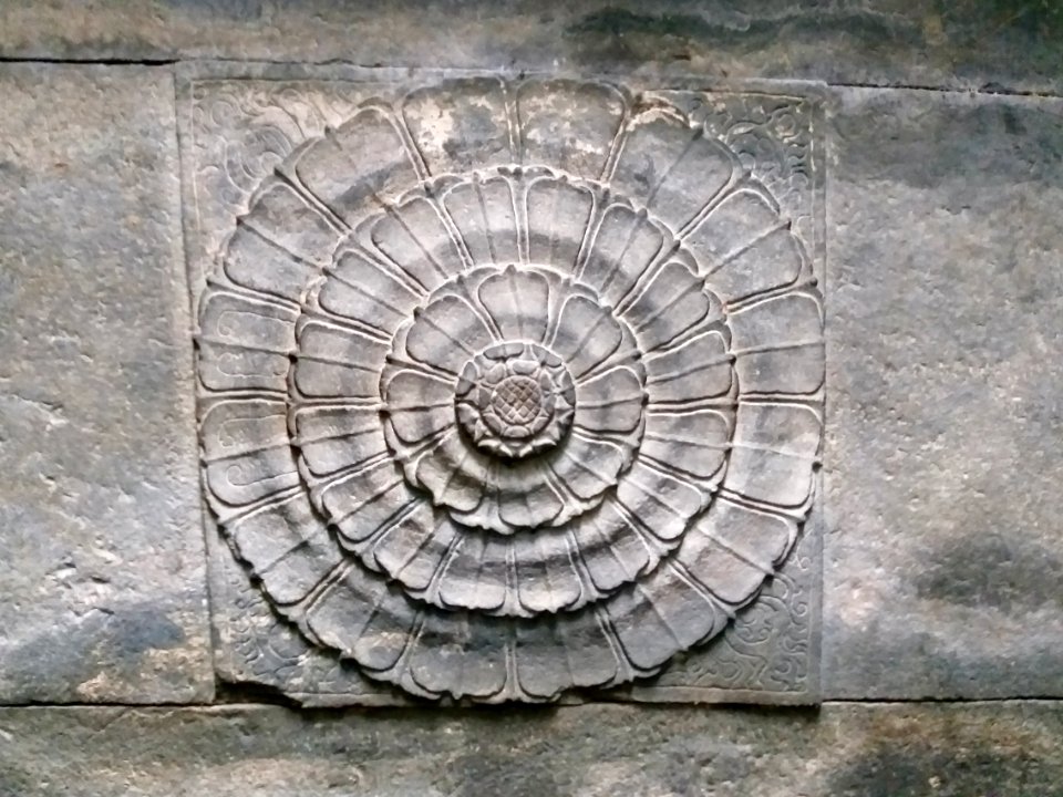 11th_12th_century_Virupaksha_temple,_Lakkundi,_Karnataka_India_-_9