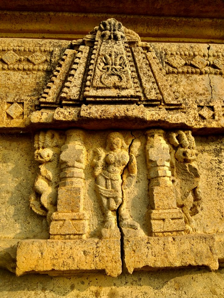 11th_12th_century_Suryanarayana_Temple,_Kalgi,_Karnataka_India_-_36