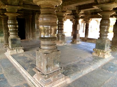 11th_century_Brahma_Jinalaya_temple,_Lakkundi,_Karnataka_India_-_19