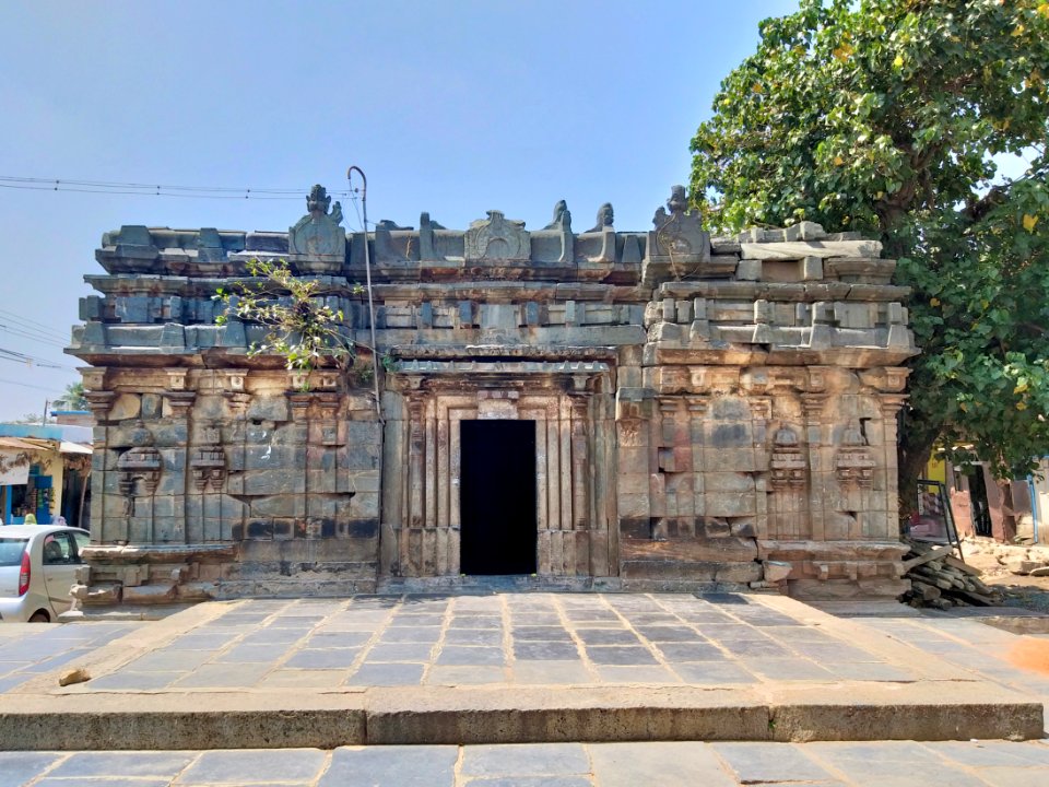 11th_12th_century_Virupaksha_temple,_Lakkundi,_Karnataka_India_-_6