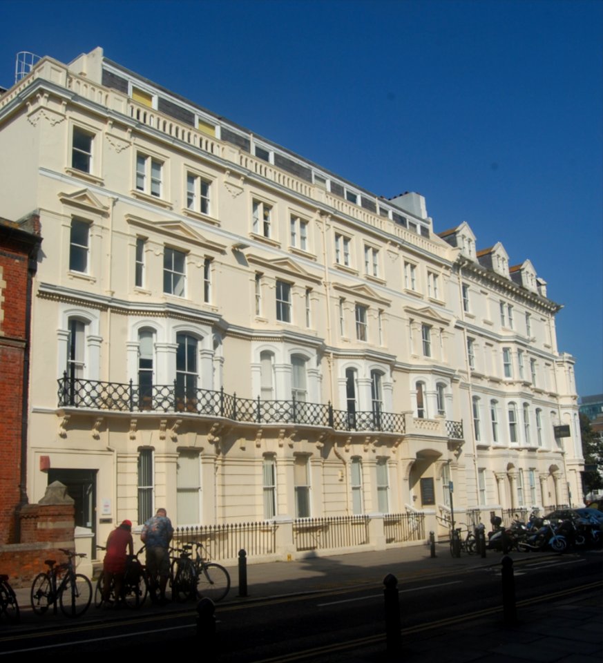 119–120_Church_Street_and_1–2_Marlborough_Place,_North_Laine,_Brighton_(August_2019)