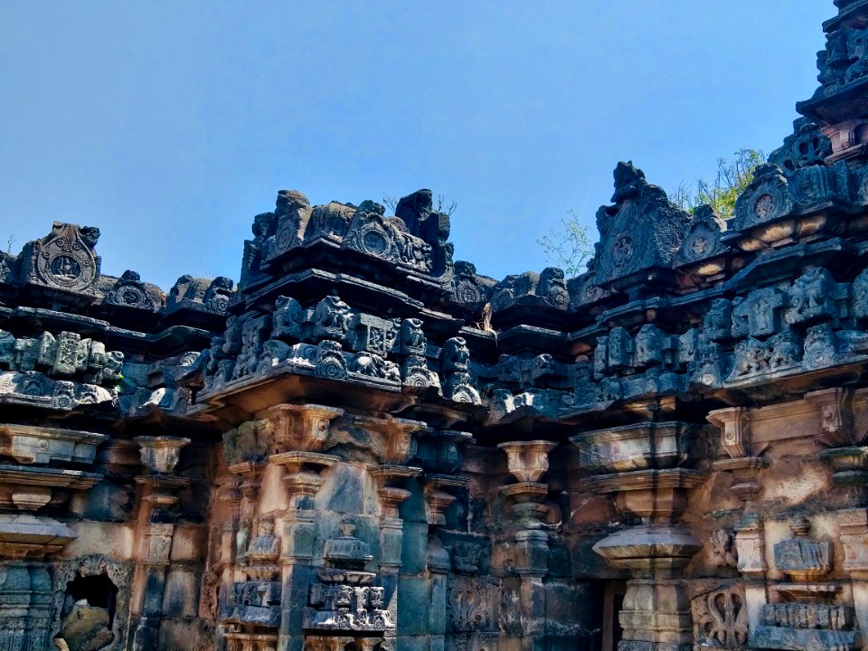 11th_12th_century_Kumbhareshwara_temple,_Lakkundi,_Karnataka_India_-_12