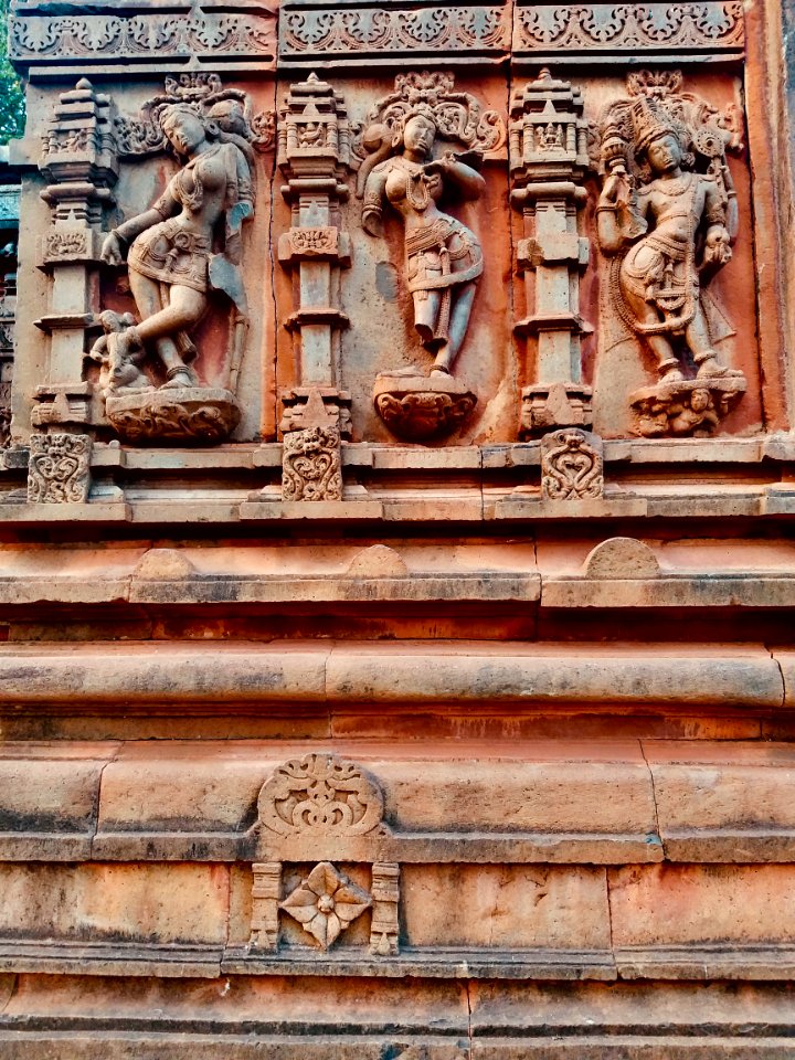 11th_12th_century_Iswara_temple,_Kamaleshwara_Kalleswara_Kamlishvara,_Jalasangvi_Karnataka_India_-_33