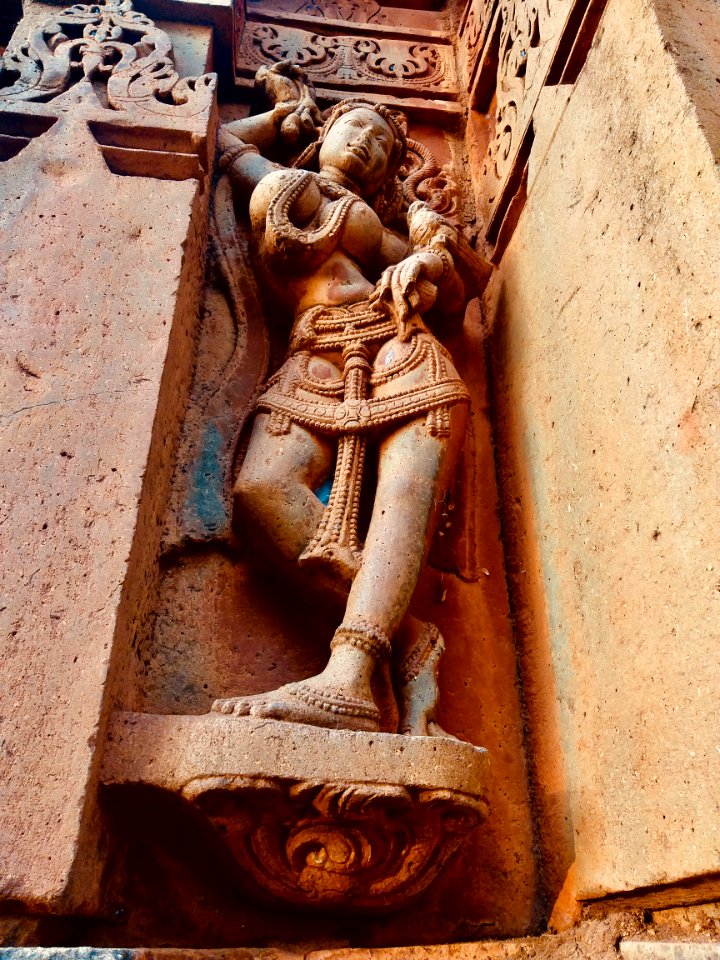 11th_12th_century_Iswara_temple,_Kamaleshwara_Kalleswara_Kamlishvara,_Jalasangvi_Karnataka_India_-_9
