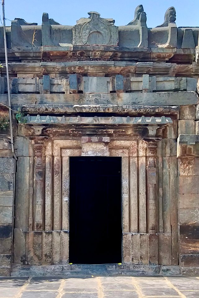 11th_12th_century_Virupaksha_temple,_Lakkundi,_Karnataka_India_-_23