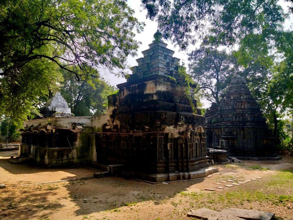 11th_12th_century_Pachala_Someshwara_Temple_reliefs_and_mandapams,_Panagal_Telangana_India_-_70