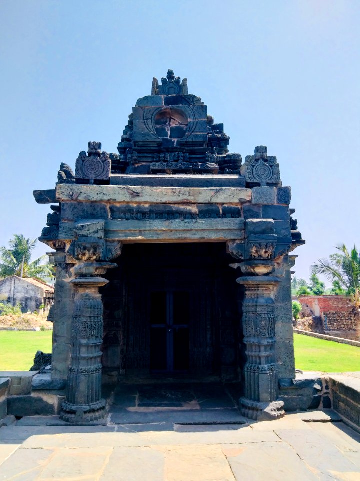 11th_century_Kasivisvesvara_temple,_Lakkundi,_Karnataka_India_-_42