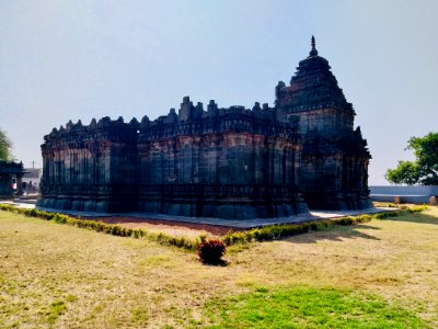 11th_century_Brahma_Jinalaya_temple,_Lakkundi,_Karnataka_India_-_14