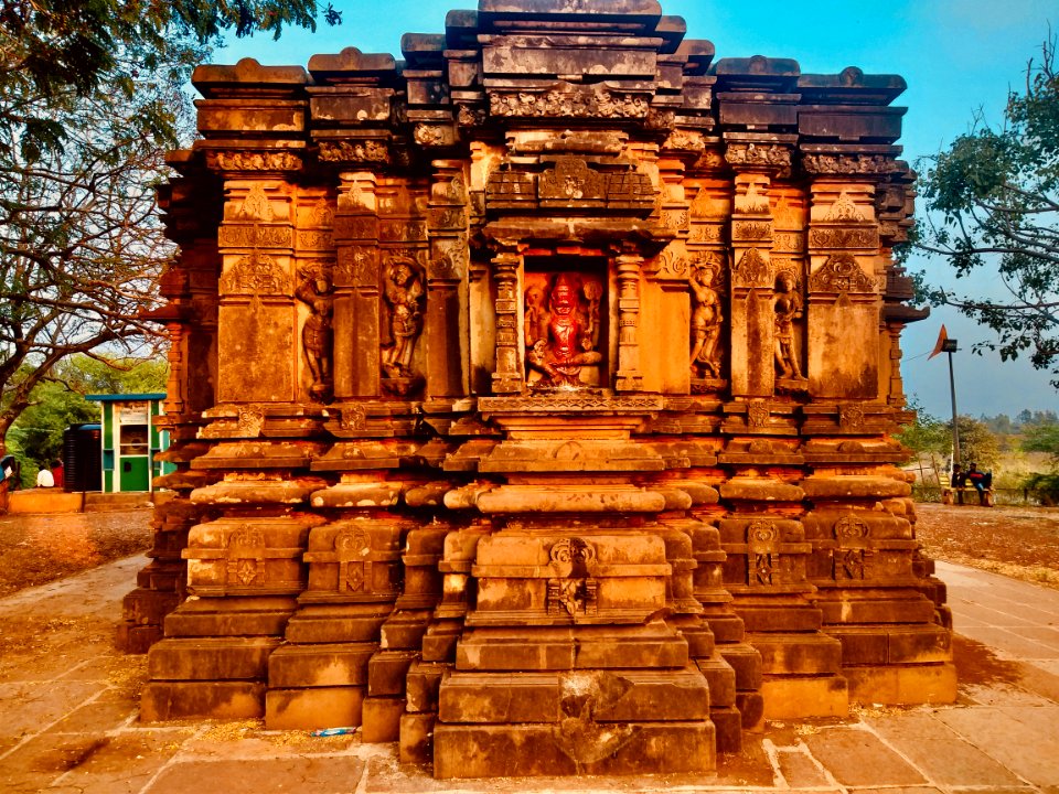 11th_12th_century_Iswara_temple,_Kamaleshwara_Kalleswara_Kamlishvara,_Jalasangvi_Karnataka_India_-_5