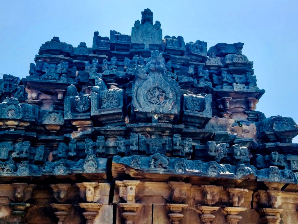 11th_12th_century_Kumbhareshwara_temple,_Lakkundi,_Karnataka_India_-_03