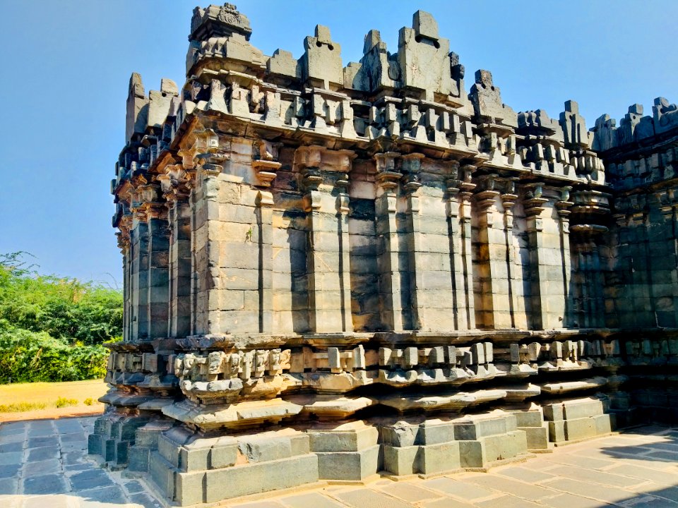 11th_century_Brahma_Jinalaya_temple,_Lakkundi,_Karnataka_India_-_66