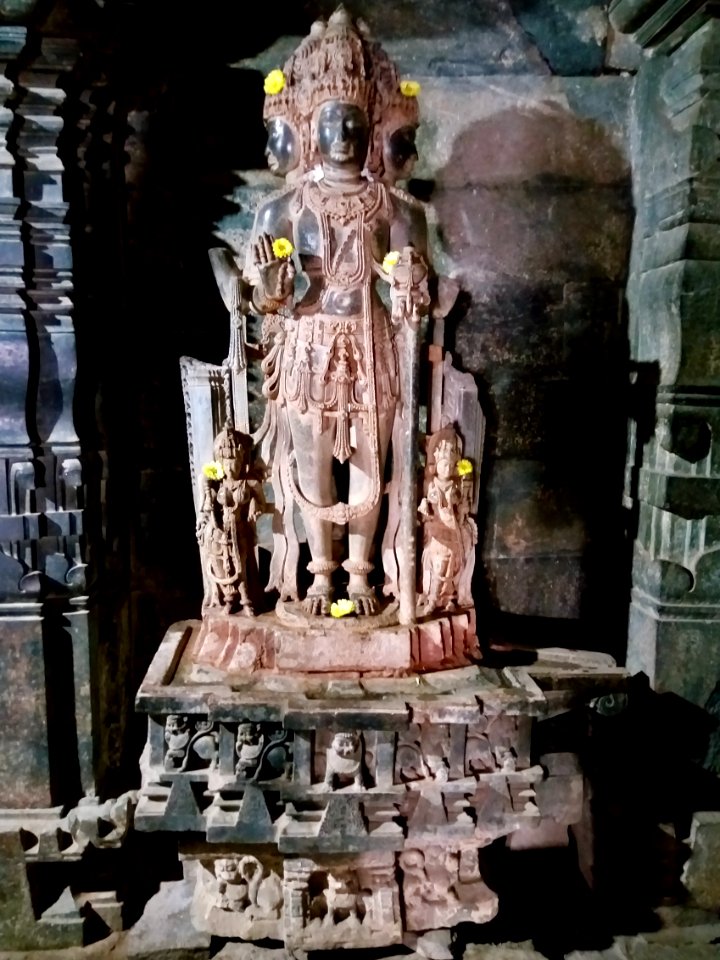 11th_century_Brahma_Jinalaya_temple,_Lakkundi,_Karnataka_India_-_84