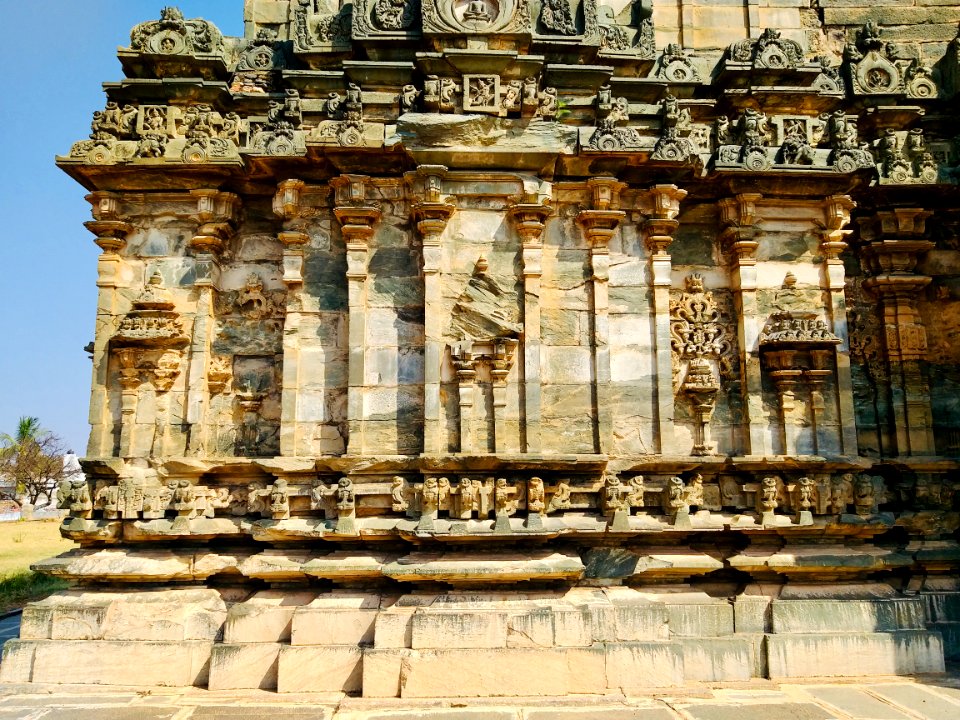 11th_century_Brahma_Jinalaya_temple,_Lakkundi,_Karnataka_India_-_62