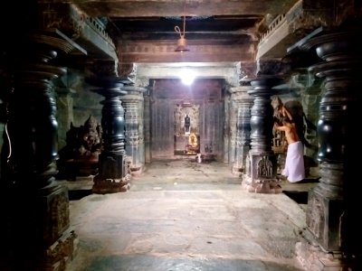 11th_century_Brahma_Jinalaya_temple,_Lakkundi,_Karnataka_India_-_04