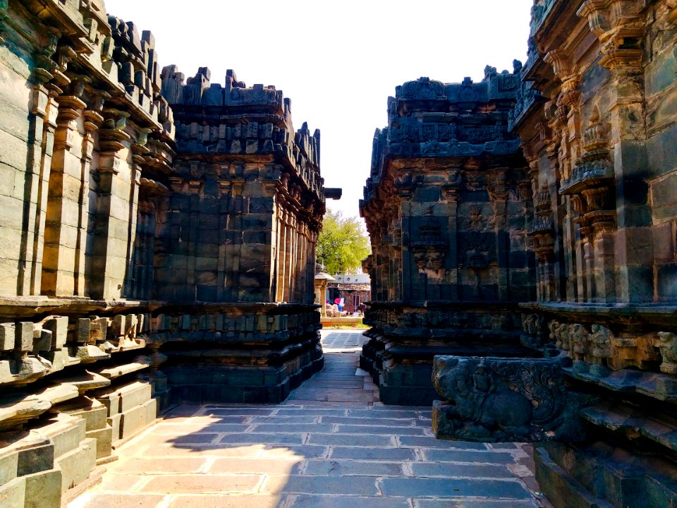 11th_century_Brahma_Jinalaya_temple,_Lakkundi,_Karnataka_India_-_68