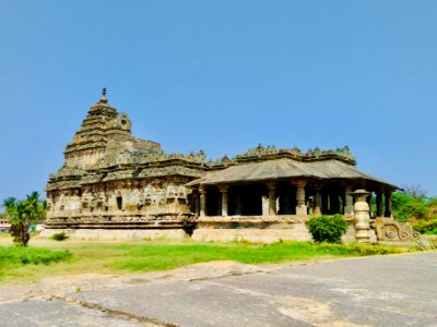 11th_century_Brahma_Jinalaya_temple,_Lakkundi,_Karnataka_India_-_78