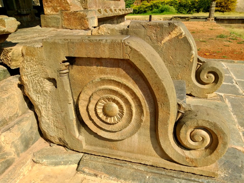 11th_century_Brahma_Jinalaya_temple,_Lakkundi,_Karnataka_India_-_89