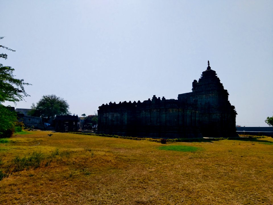 11th_century_Brahma_Jinalaya_temple,_Lakkundi,_Karnataka_India_-_99