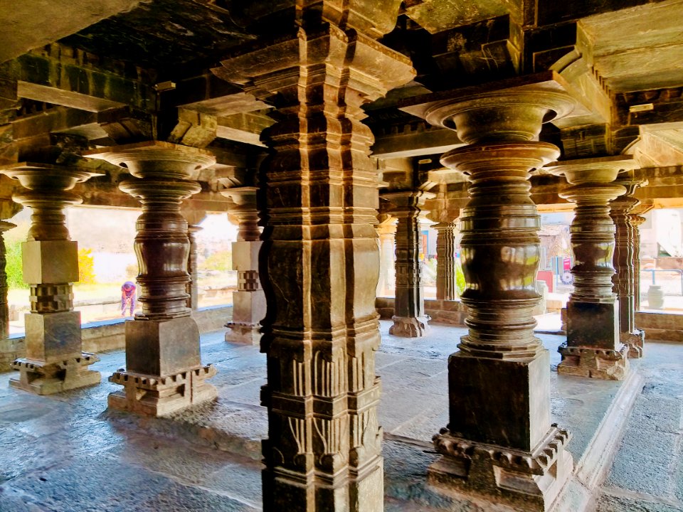 11th_century_Brahma_Jinalaya_temple,_Lakkundi,_Karnataka_India_-_87