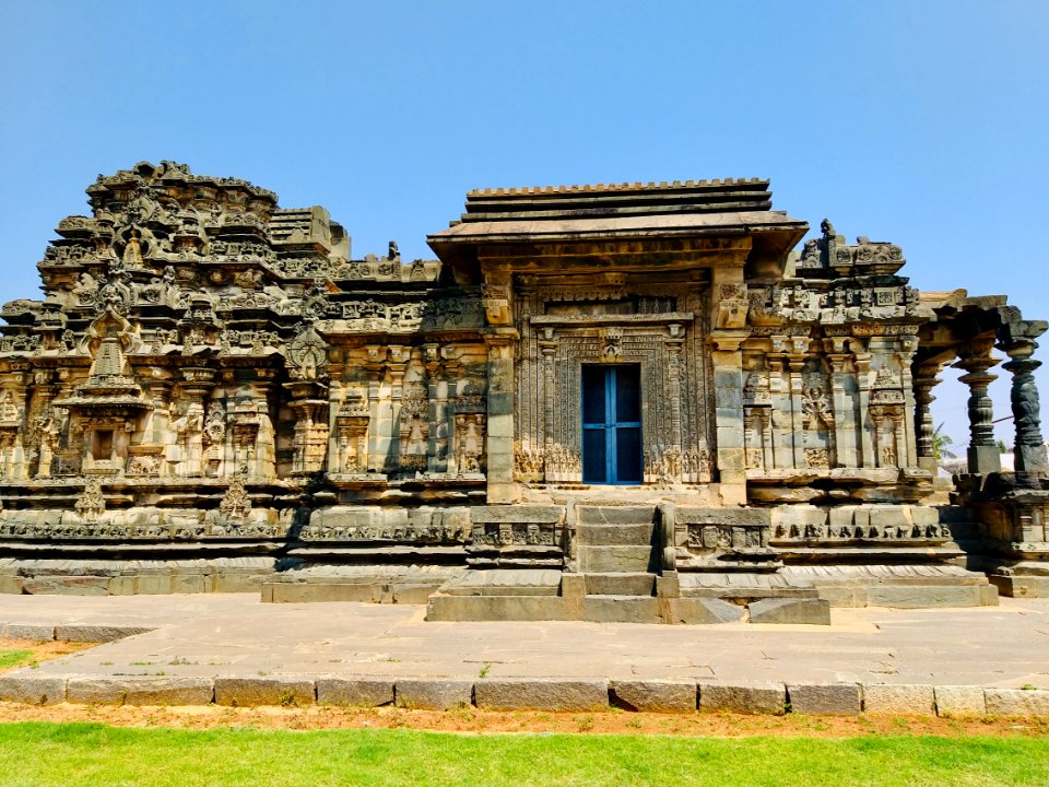 11th_century_Kasivisvesvara_temple,_Lakkundi,_Karnataka_India_-_11