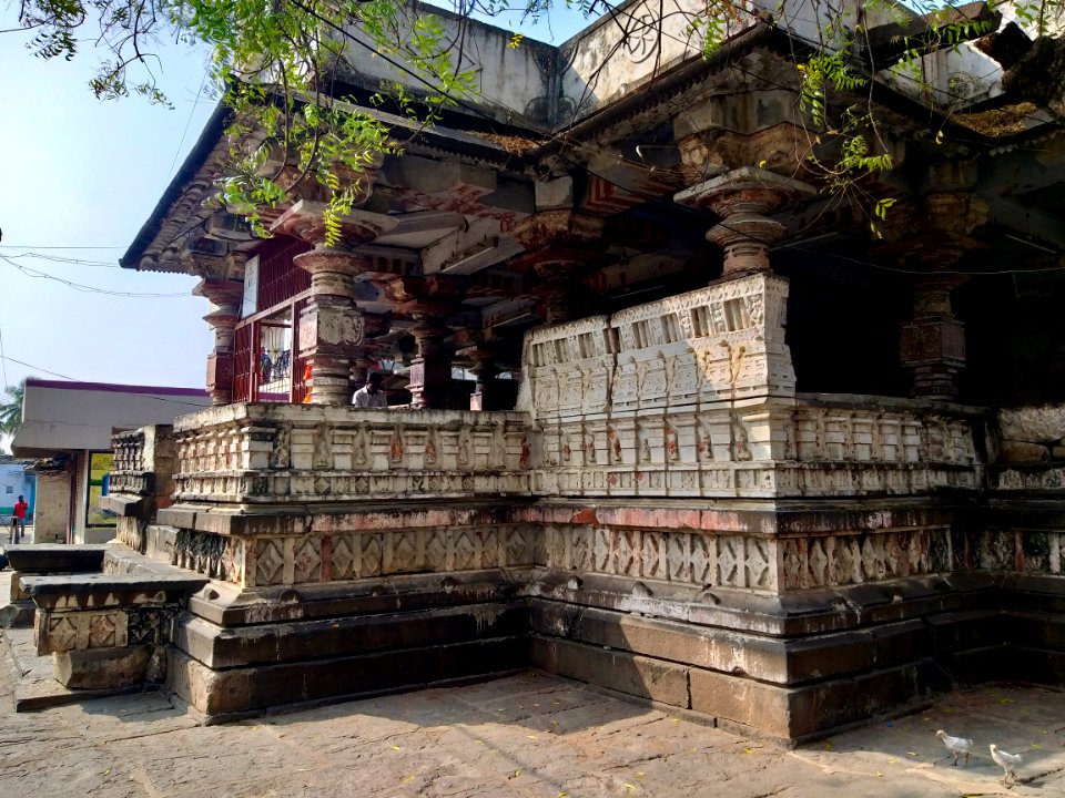 11th_12th_century_Siddheshwara_Temple_Kalgi_Karnataka_India_-_16
