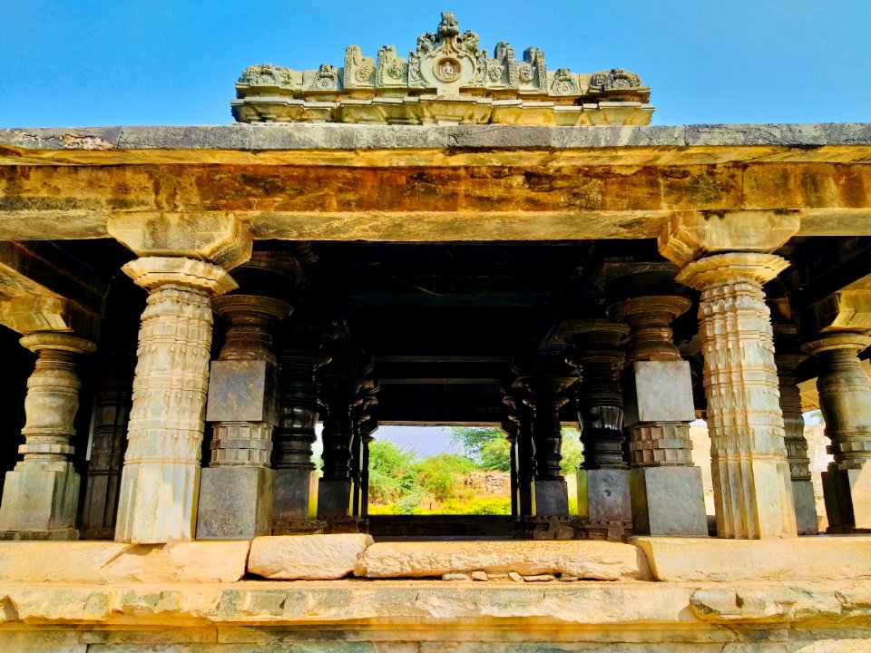 11th_century_Brahma_Jinalaya_temple,_Lakkundi,_Karnataka_India_-_57