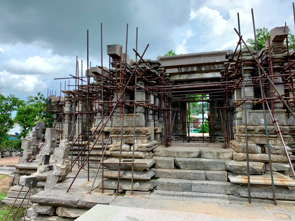 12th_century_Thousand_Pillar_temple,_Hanumkonda,_Telangana,_India_-_51