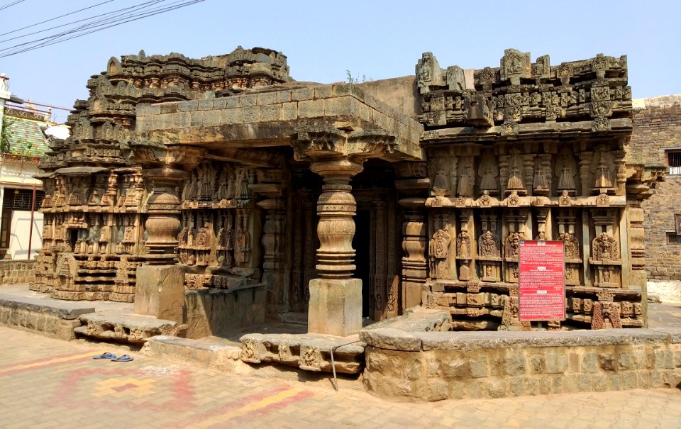 11th_12th_century_Someshvara_temple,_Gadag_Betageri,_Karnataka_India_-_08