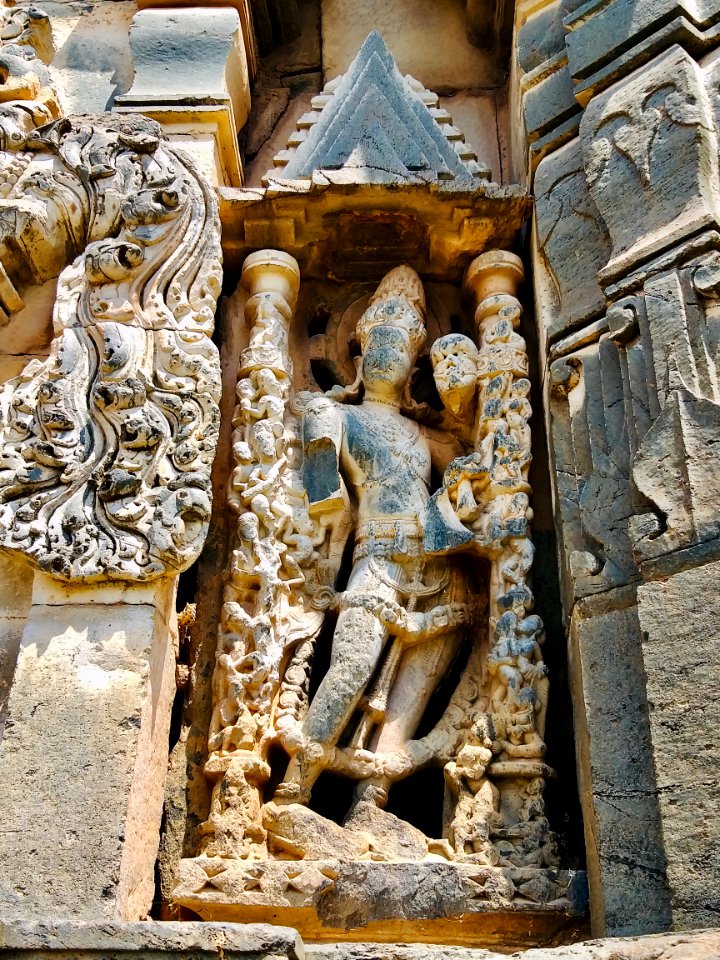 11th_century_Kasivisvesvara_temple,_Lakkundi,_Karnataka_India_-_22