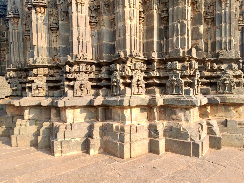 12th_century_Dodda_Basappa_temple,_Dambal,_Karnataka_India_-_105