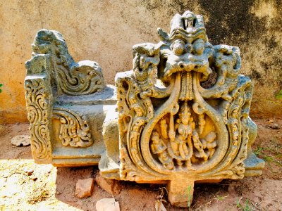 11th_century_Brahma_Jinalaya_temple,_Lakkundi,_Karnataka_India_-_81
