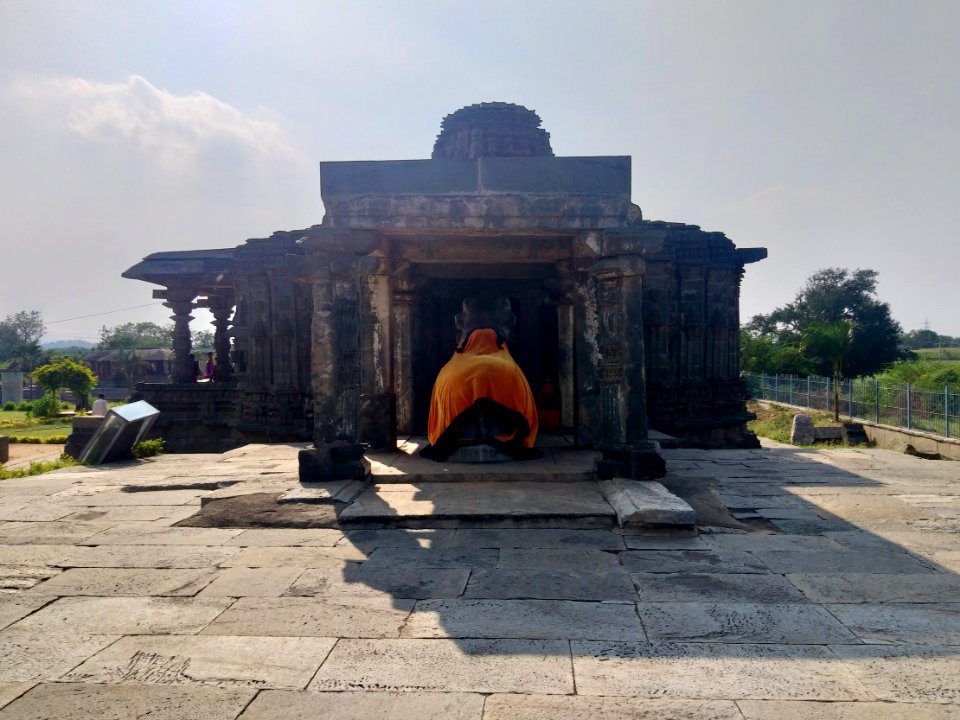12th_century_Dodda_Basappa_temple,_Dambal,_Karnataka_India_-_12