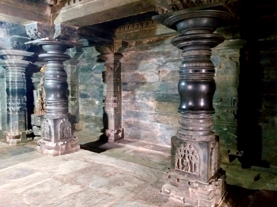 11th_century_Brahma_Jinalaya_temple,_Lakkundi,_Karnataka_India_-_46