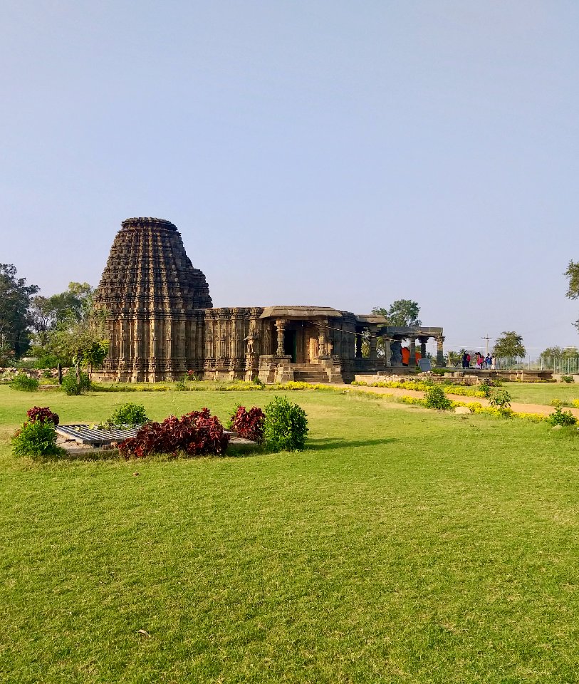 12th_century_Dodda_Basappa_temple,_Dambal,_Karnataka_India_-_03