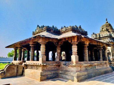 11th_century_Brahma_Jinalaya_temple,_Lakkundi,_Karnataka_India_-_75