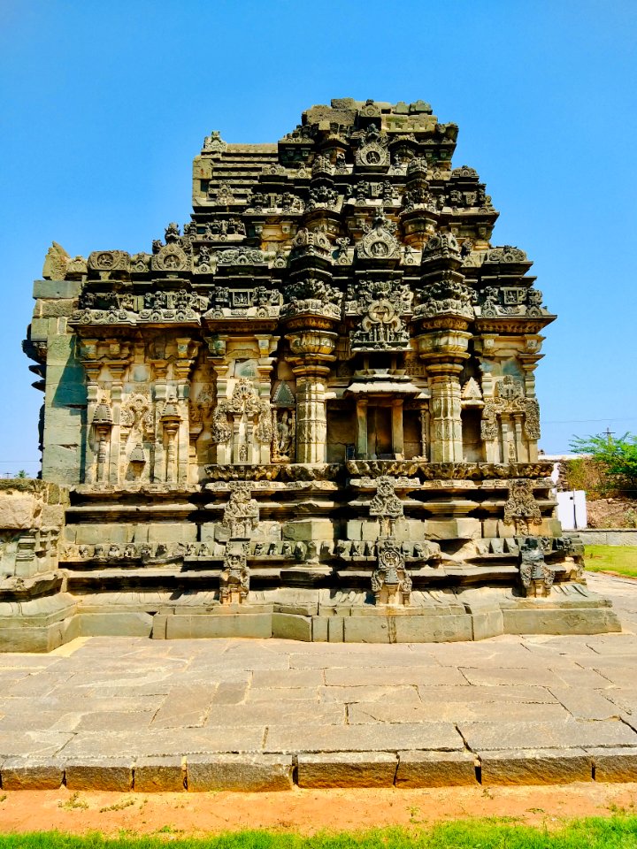 11th_century_Kasivisvesvara_temple,_Lakkundi,_Karnataka_India_-_04