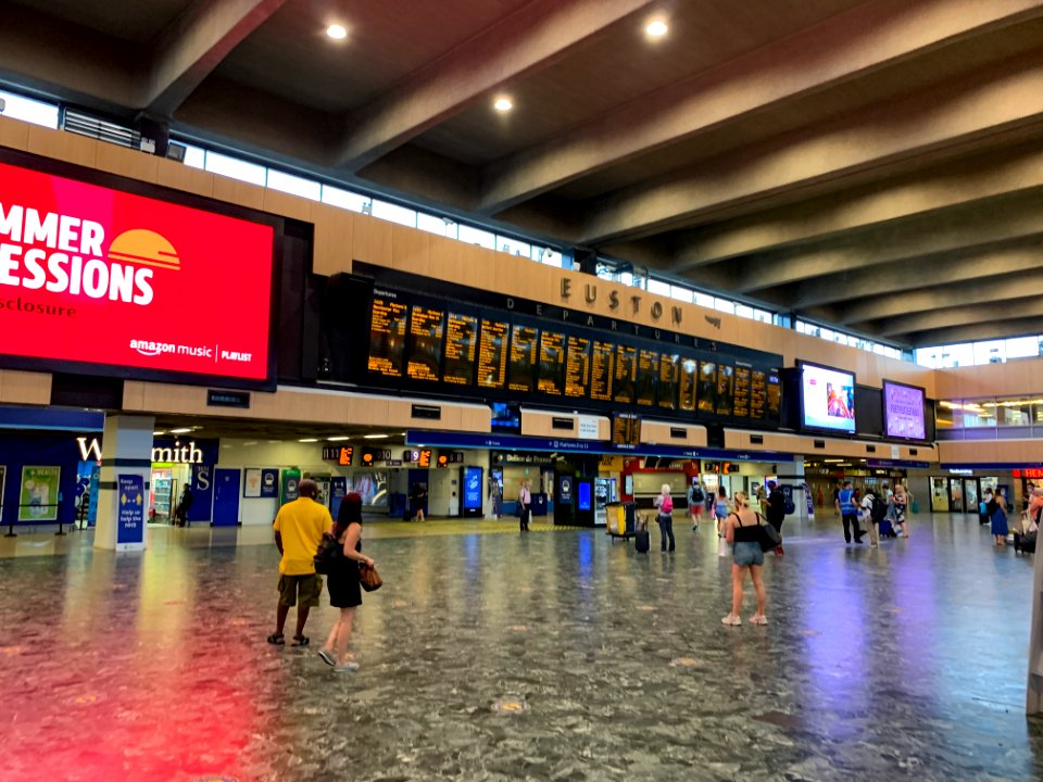 13_Euston_station_inside_August_2020