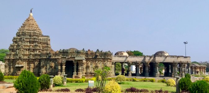 12th_century_Mahadeva_temple,_Itagi,_Karnataka_India_-_13