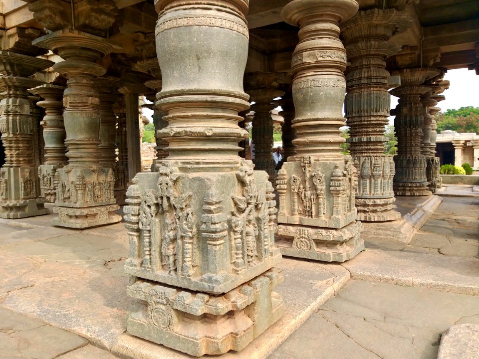 12th_century_Mahadeva_temple,_Itagi,_Karnataka_India_-_15