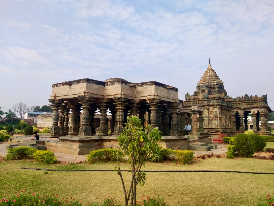 12th_century_Mahadeva_temple,_Itagi,_Karnataka_India_-_02