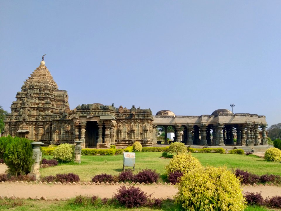 12th_century_Mahadeva_temple,_Itagi,_Karnataka_India_-_01