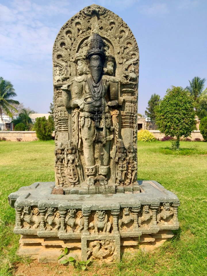 12th_century_Mahadeva_temple,_Itagi,_Karnataka_India_-_09